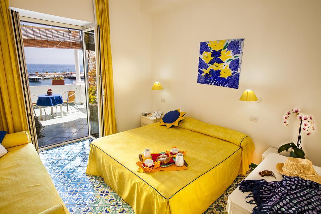 Hotel La Sirenella 拉科阿梅诺 外观 照片