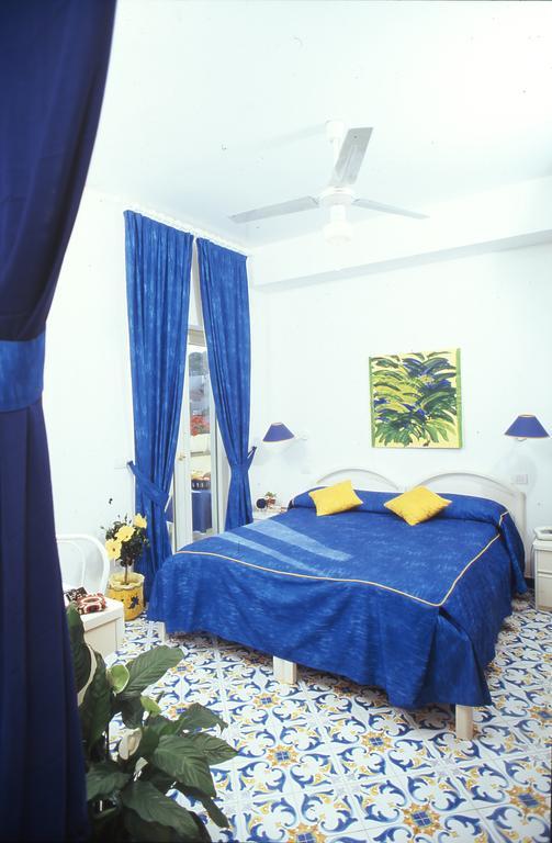 Hotel La Sirenella 拉科阿梅诺 外观 照片